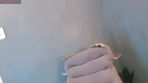 Snapshot of sweet_sirenxx chatting on December 10, 9:44 am Leah online show from December 10, 9:44 am