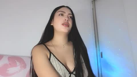 sweet_sophie_7 online show from April 6, 3:17 am