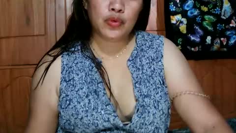 Snapshot of sweetaloha34 chatting on March 4, 4:17 am sweetaloha34 online show from March 4, 4:17 am