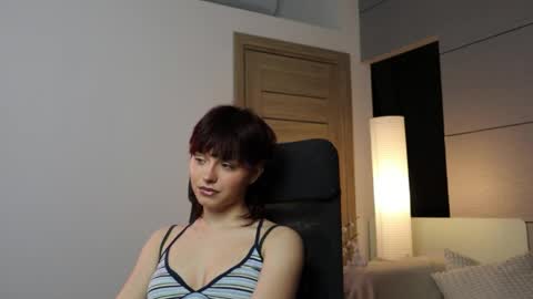 Sweet Amelia online show from April 11, 7:50 pm