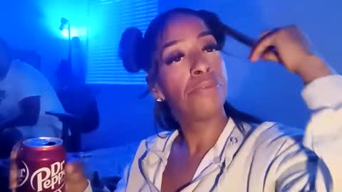 sweetaztee online show from March 3, 1:07 am