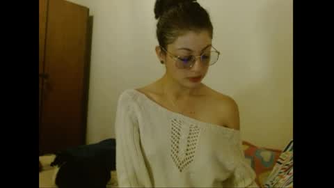 sweetcalm_ online show from April 17, 5:53 am