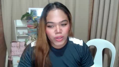 Snapshot of sweethot_bella chatting on September 22, 10:24 am Bella online show from September 22, 10:24 am