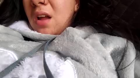 Snapshot of sweetie__annie chatting on March 11, 7:03 pm Ana Mara i cant Make noise My family is here online show from March 11, 7:03 pm