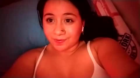 Snapshot of sweetie__annie chatting on January 18, 5:52 am Ana Mara i cant Make noise My family is here online show from January 18, 5:52 am