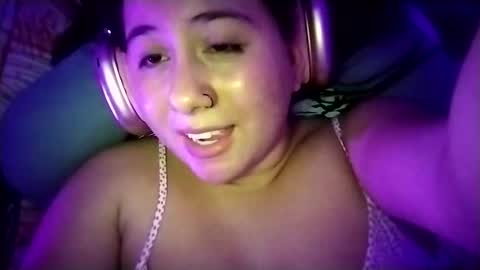 Snapshot of sweetie__annie chatting on February 8, 6:22 am Ana Mara i cant Make noise My family is here online show from February 8, 6:22 am