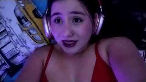 Snapshot of sweetie__annie chatting on February 4, 5:10 am Ana Mara i cant Make noise My family is here online show from February 4, 5:10 am