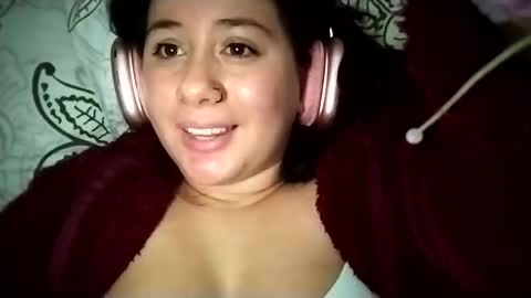 Snapshot of sweetie__annie chatting on February 19, 6:44 am Ana Mara i cant Make noise My family is here online show from February 19, 6:44 am