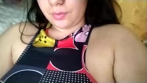 Snapshot of sweetie__annie chatting on February 21, 11:43 pm Ana Mara i cant Make noise My family is here online show from February 21, 11:43 pm