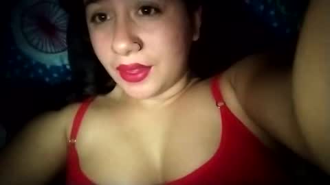 Snapshot of sweetie__annie chatting on December 21, 5:25 am Ana Mara i cant Make noise My family is here online show from December 21, 5:25 am