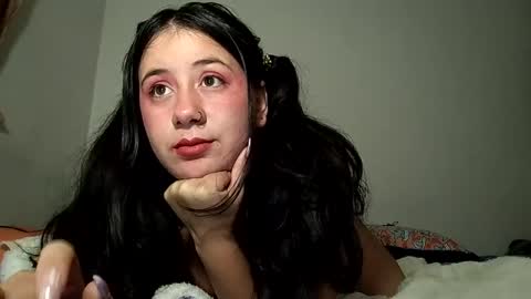 Snapshot of sweetie__annie chatting on December 7, 5:26 am Ana Mara i cant Make noise My family is here online show from December 7, 5:26 am
