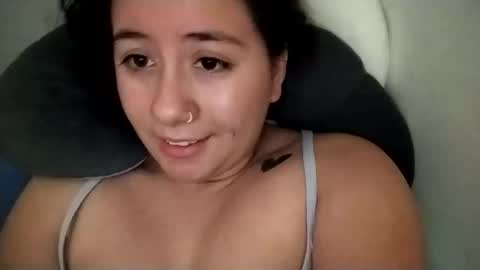 Snapshot of sweetie__annie chatting on October 21, 5:11 am Ana Mara i cant Make noise My family is here online show from October 21, 5:11 am