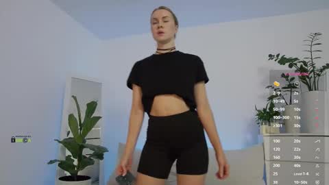 SweetKira1 online show from September 22, 11:41 am