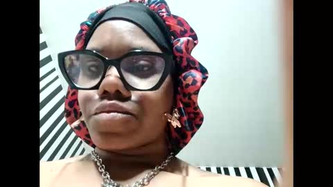 sweetness2532 online show from April 6, 2:33 am