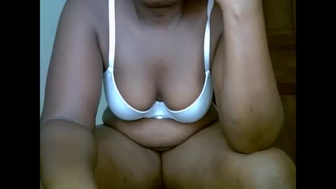 sweetrenne online show from February 17, 4:42 am