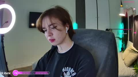 Alice online show from April 14, 8:42 pm