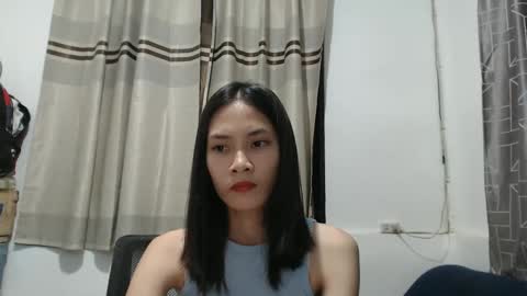 Mia online show from December 14, 11:50 am