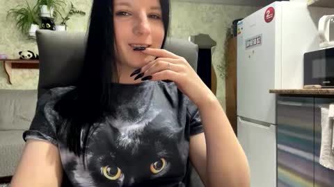 Sweet Shy online show from April 4, 6:07 pm