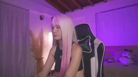 Cat independent model  online show from March 11, 6:41 am