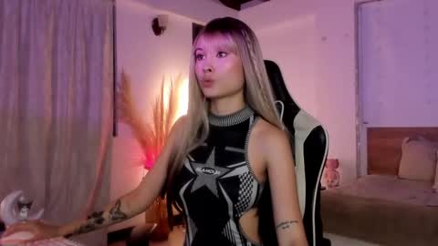 Cat independent model  online show from February 21, 11:54 pm