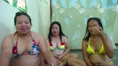 mia and luna online show from April 13, 1:29 am