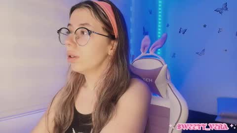 Snapshot of sweettvera_ chatting on October 13, 11:35 am Veronica Independent Model online show from October 13, 11:35 am