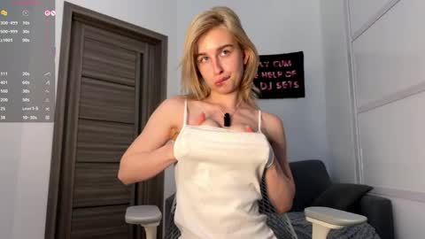 Mona online show from April 20, 5:27 pm