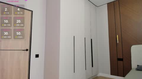 Mia  online show from April 7, 10:50 am