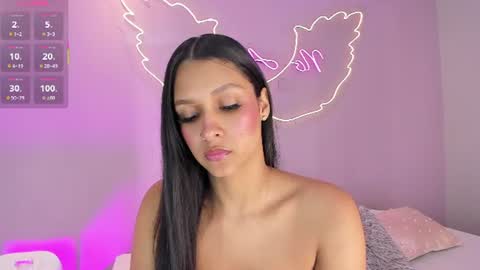 talianahernandez online show from July 9, 4:31 pm