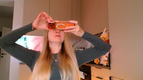  Kira  online show from February 6, 7:12 am