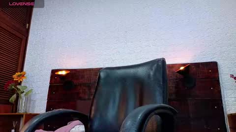    online show from November 19, 10:59 am