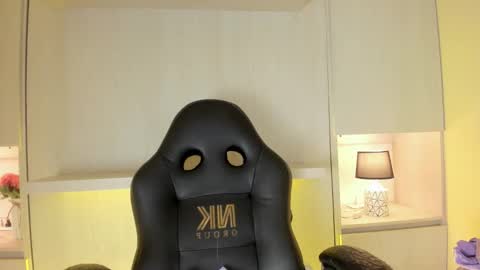 Tami online show from December 17, 7:51 pm