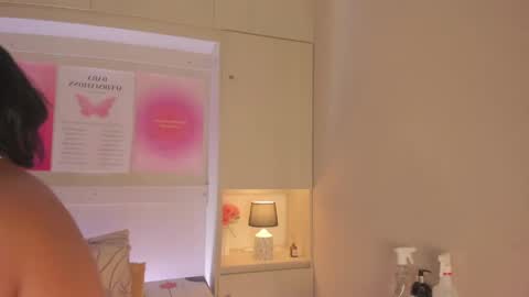  T A R A  online show from April 18, 4:48 am