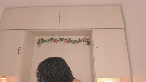  T A R A  online show from November 18, 4:35 am