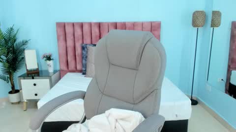 Tati Saldarriaga online show from February 11, 3:57 pm