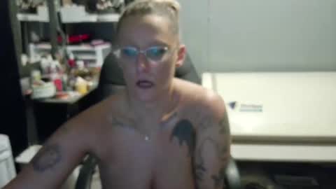 Snapshot of tattooeddirtyteacher chatting on January 9, 11:36 am Lisa Lovely online show from January 9, 11:36 am