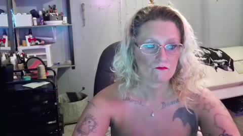 Snapshot of tattooeddirtyteacher chatting on January 22, 9:24 am Lisa Lovely online show from January 22, 9:24 am