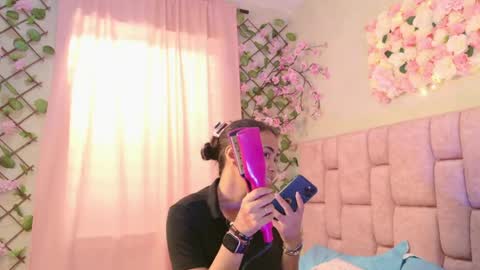 taylorcollinss online show from June 1, 1:13 pm