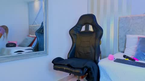 tayra online show from April 14, 7:47 pm