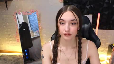 Belle online show from April 13, 2:35 am