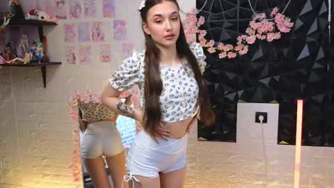 Belle online show from April 17, 4:03 am