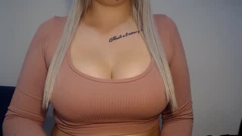Snapshot of teeyara_ chatting on October 18, 9:27 pm Teeyara online show from October 18, 9:27 pm