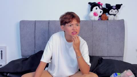 Estefani online show from March 5, 1:40 pm