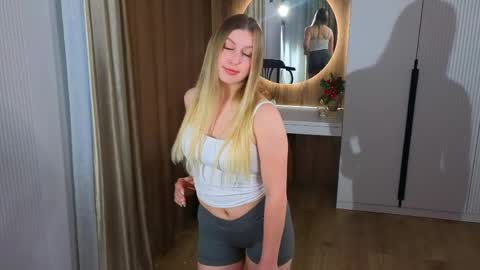 Sara online show from April 16, 2:12 am