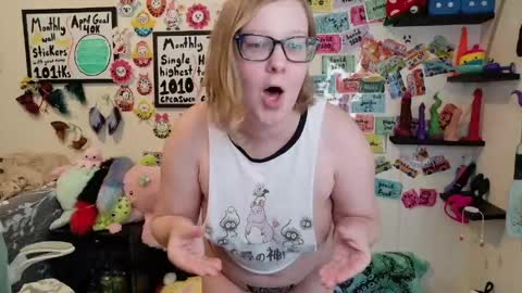 Pixie Pix or Pickle online show from April 13, 10:21 pm