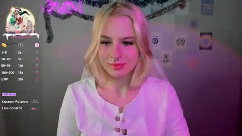 Snapshot of tender__kitty chatting on December 28, 1:49 pm  Sue  online show from December 28, 1:49 pm