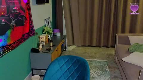 inst r0seamber0 online show from April 5, 5:01 pm