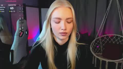 TessaHamilton online show from November 25, 12:18 pm