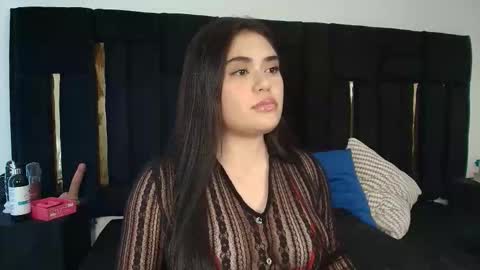 T H A I S  online show from October 30, 4:52 pm