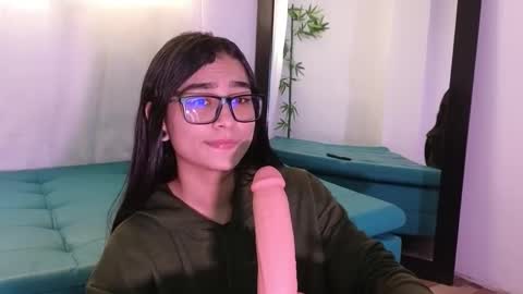 Snapshot of thalia_066 chatting on December 9, 12:19 pm thalia online show from December 9, 12:19 pm